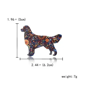 Vista detallada de broche Golden Retriever con estampado floral y medidas del producto