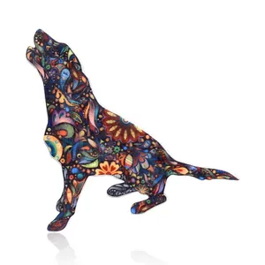 Broche artístico de perro salchicha con coloridos patrones florales y de cachemira
