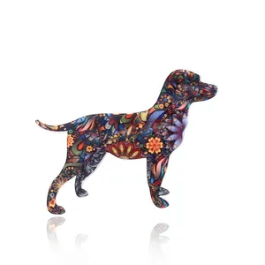 Broche de perro teckel con patrones mandala florales coloridos y acabado brillante