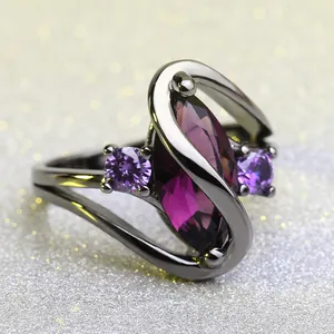 Vintage Marquise Geslepen Paarse Zirkonia Zwart Vergulde Legering Ring Voor Vrouwen Trendy Werveling Ontwerp Banket Feest Sieraden
