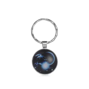 Llavero del signo Capricornio con cúpula de cristal estrellado y anillo plateado