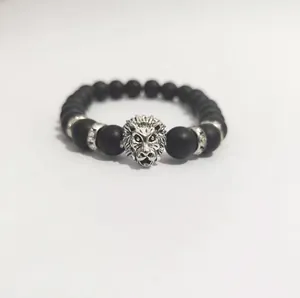 Pulsera de cabeza de león a la moda con cuentas negras mate y cristales plateados
