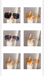 Grille détaillée présentant six coloris de lunettes aviateur en métal à verres dégradés