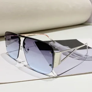 Lunettes de Soleil Mode Pilote pour Femmes Monture Métal Large Verres Dégradés UV400 Protection Solaire Branches Évidées