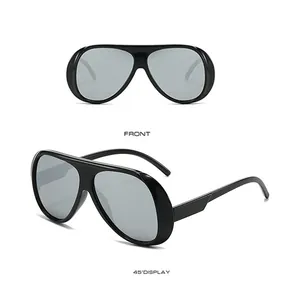 Vues de face et à 45 degrés de grandes lunettes de soleil aviateur noires avec verres argentés