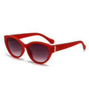 Retro Katzenaugen-Sonnenbrille für Damen in Rot mit lila Verlauf und goldenen Akzenten