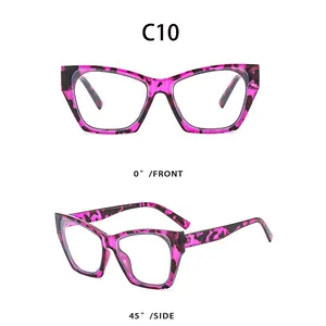 Vues de face et de profil de lunettes œil-de-chat en motif léopard rose et violet