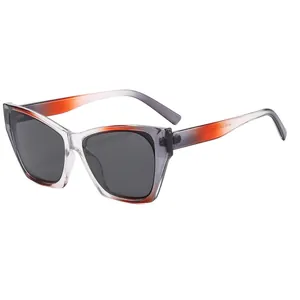 Lunettes de soleil œil de chat avec monture translucide dégradé orange et verres gris