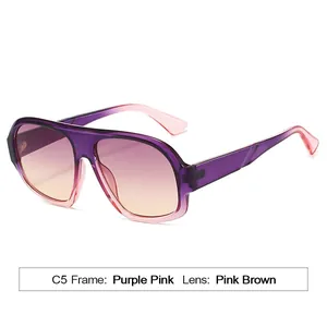 Occhiali da sole alla moda con montatura sfumata viola rosa e lenti marroni sfumate