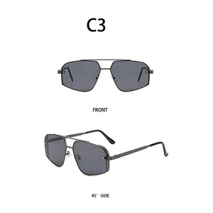 Détail de lunettes de soleil géométriques en métal gris foncé avec double pont et embouts