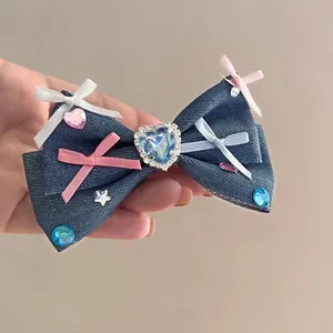 Pinza per capelli con fiocco in denim, strass e gemma a cuore, accessorio elegante donna