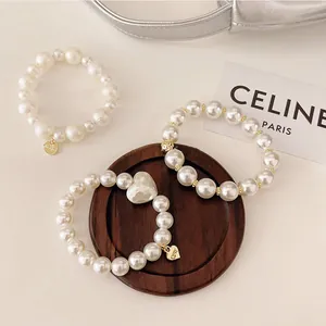 Eleganter Imitationsperlen Armband Haargummi Dual Use Für Damen Süß Legierung Herz Buchstaben Anhänger Elastisch Haarseil Schmuck Geschenk