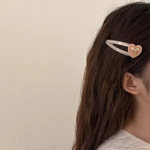 Barrette à cheveux cœur rose avec nœud doré pour femmes et jeunes filles