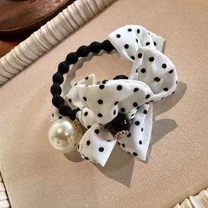Chouchou élégant avec nœud à pois noirs, perle fantaisie et perles pour femmes