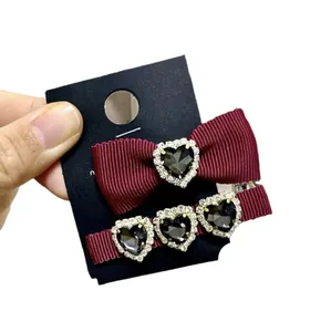 Set di fermagli per capelli rosso vino con cuori di cristallo nero e strass scintillanti