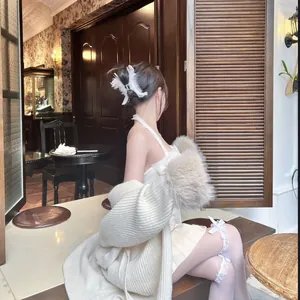 Pince à cheveux élégante en métal avec plumes blanches pour femme, style féerique