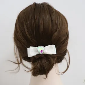 Barrette nœud pailletée blanche avec strass en cœur et perle pour filles stylées