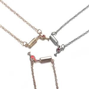 Dreiteiliges Set aus Weinflaschen- und Glashalsketten in Gold, Silber und Roségold