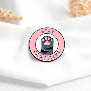 Broche en Émail d'Alliage Mignonne Stay Pawsitive Patte de Chat Badge Rond Bijoux pour Femme Veste en Jean Sac à Dos