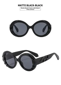 Detailansicht der matt schwarzen Sonnenbrille mit einzigartiger 3D-Wellen-Reliefstruktur