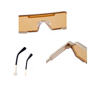 Détails des charnières, plaquettes silicone et embouts de branches sur lunettes steampunk