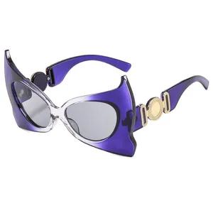 Occhiali da Sole Fashion Occhio di Gatto ad Ala di Pipistrello in PC con Decorazioni in Metallo Oro Protezione UV400 per Party