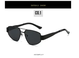 Lunettes de soleil aviateur en métal noir avec verres gris et conception double pont