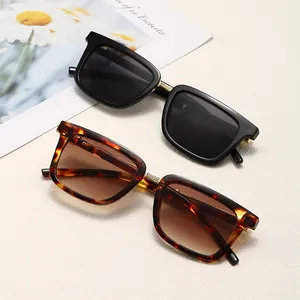 Women's Fashion Square Sunglasses UV400 Protection PC Frame With Metal Decoration Retro Gradient Lens Sunshades Eyewear
