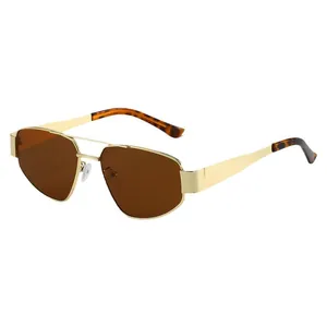 Lunettes aviateur classiques à double pont avec monture dorée et verres bruns
