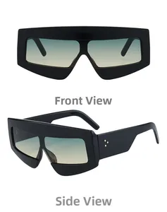 Detailansicht der Oversize-Nietensonnenbrille mit blau-gelben Verlaufsgläsern und schwarzem Rahmen