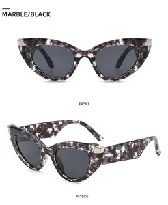 Vorder- und Seitenansicht der Katzenaugen-Sonnenbrille mit Marmormuster und Silberakzenten