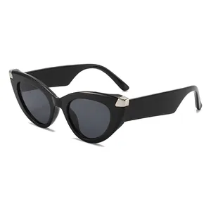 Trendige Katzenaugen Sonnenbrille Für Damen Retro Dicker Rahmen Metallbesatz UV400 Schutz PC Gläser Vintage Mode Brillen