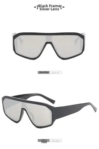 Vues de face et de profil de lunettes de soleil futuristes avec verres miroirs argent
