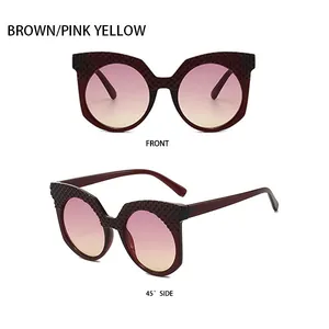 Détail de lunettes de soleil rondes avec monture texture tissée et verres dégradés