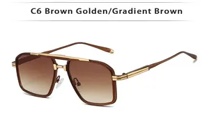 Detalle de gafas de sol piloto C6 marrón dorado con lentes degradadas y montura de metálica