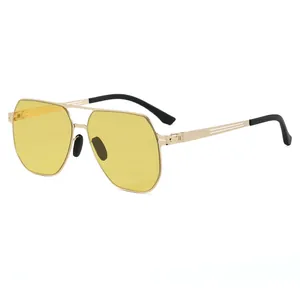 Lunettes de soleil pilote classiques avec monture en métal doré et verres jaunes rétro