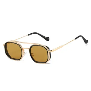Retro-Polygon-Sonnenbrille aus Metall mit Doppelsteg und Goldrahmen in 45-Grad-Ansicht