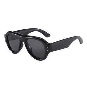 Modische Dicke Rahmen Niet Sonnenbrille Für Damen UV400 Schutz Retro Übergroße PC Rahmen AC Linse Outdoor Street Style Brillen