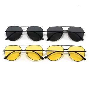 Classic metal pilot sunglasses with double bridge in black and yellow polarized lenses