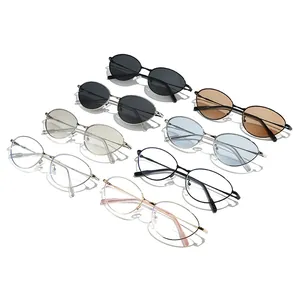 Lunettes de soleil ovales en métal et verres clairs en couleurs variées sur fond blanc