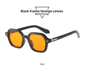 Seitenansicht der Retro-Quadrat-Sonnenbrille mit schwarzem Rahmen und orangefarbenen Gläsern