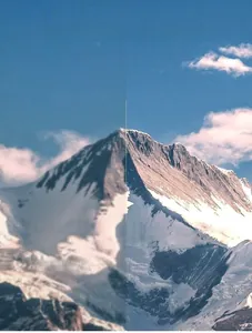 Detalle de lentes de sol resistentes a UV que ofrecen imágenes claras en alta montaña