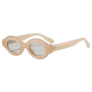 Occhiali da sole ovali chic con montatura spessa beige e lenti grigio chiaro stile retrò
