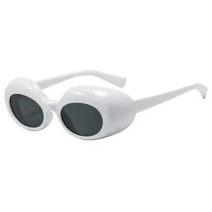 Lunettes de soleil ovales blanches rétro avec monture épaisse et verres noirs pour un style urbain