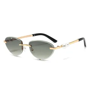 Lunettes de soleil œil de chat sans monture avec branches en perles et verres dégradés