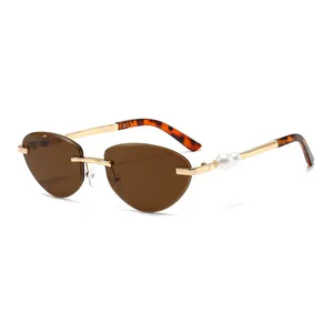 Lunettes de soleil œil-de-chat sans monture rétro avec détails de perles dorées