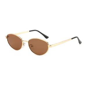 Lunettes de soleil ovales rétro avec monture en métal doré et verres marron foncé