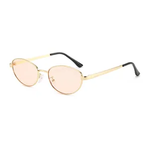 Lunettes de soleil ovales vintage en métal doré avec verres rose clair style luxe
