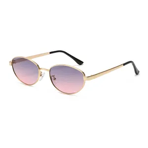 Lunettes de soleil ovales en métal doré avec verres dégradés violet et rose