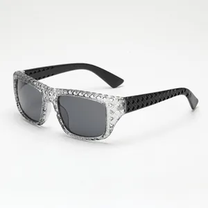 Lunettes de soleil 3D tendance avec monture transparente sculptée et verres gris
